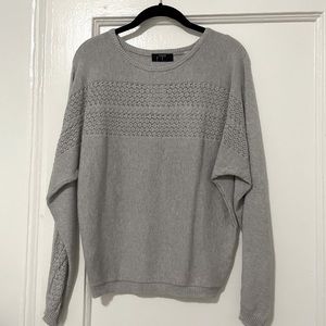 NWT Tahari gray patterned sweater